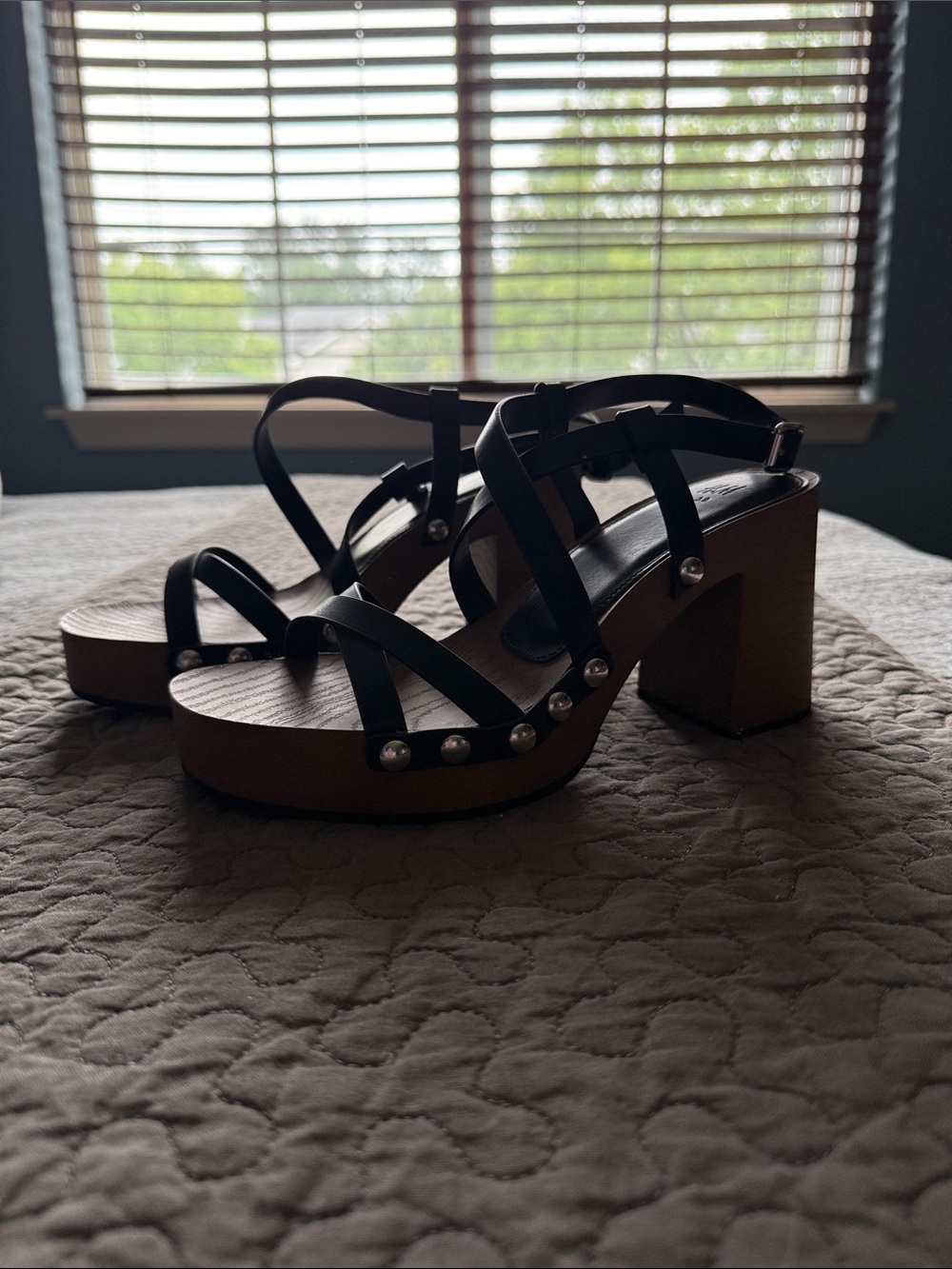 H&M Black Leather Strappy Platform Sandals with Brown Wood-Look Sole - Picture 6 of 6